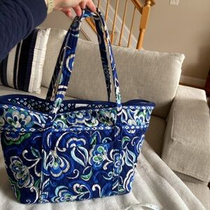 Vera Bradley overnight bag EUC